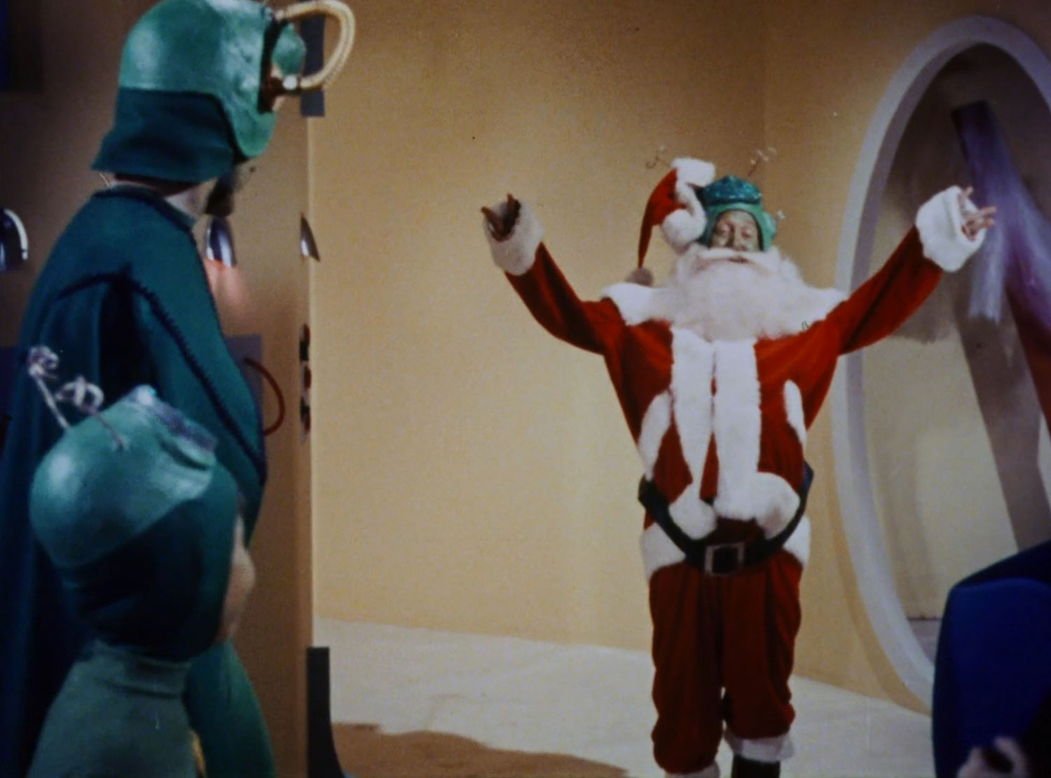 Santa Claus Conquers The Martians 1964 Sci Fi Saturdays RetroZap   SFS047 SantaClausConquersMartians08 